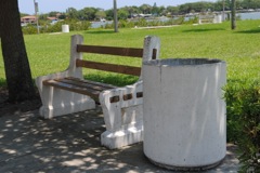 Bench ...
